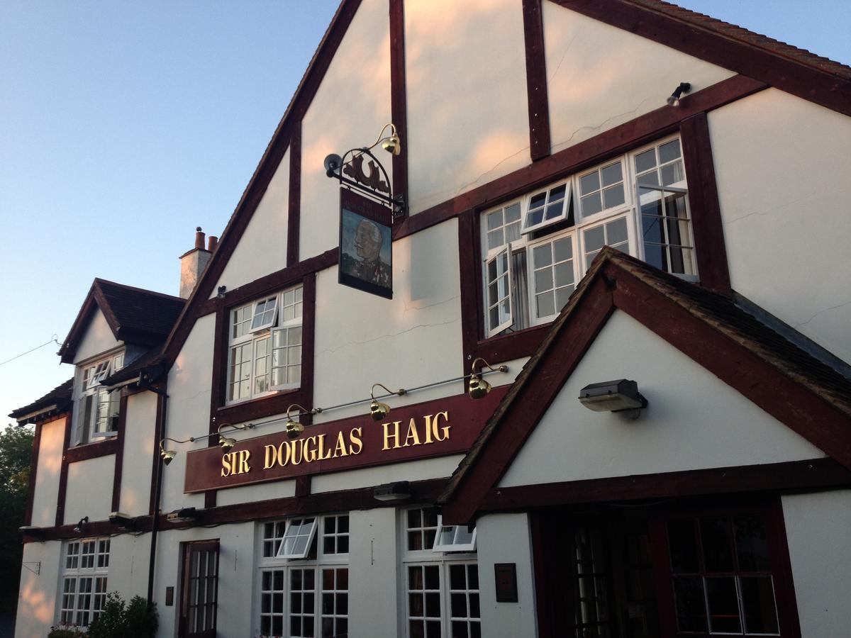 Sir Douglas Haig Inn Effingham Esterno foto