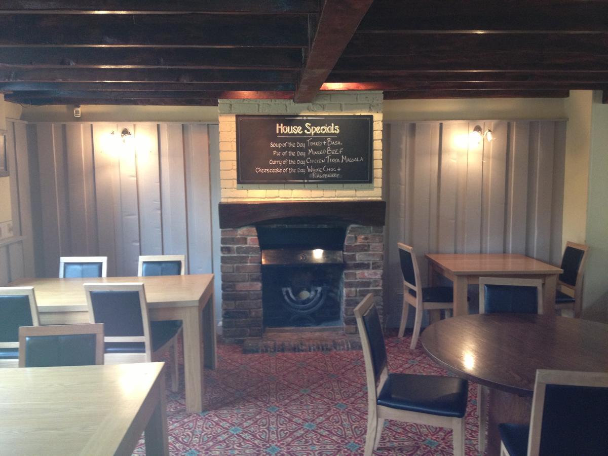 Sir Douglas Haig Inn Effingham Esterno foto